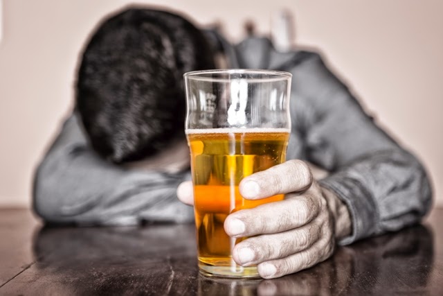 4 Cara Efektif Mengobati Kecanduan Alkohol