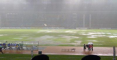 Laga Timnas Indonesia dengan Kondisi Lapangan yang Buruk