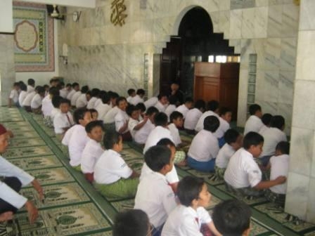 7 KEBIASAAN WAKTU KITA MASIH JADI ANAK SEKOLAH DASAR (SD)