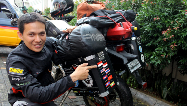 Pria Ini Sukses Pake Sepeda Motor dari Bandung ke Paris