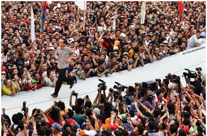 Jakarta 2 Hari Lumpuh Total, 20 Juta Masa Bertahan Kepung Istana