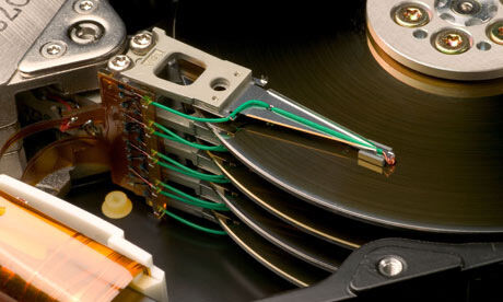 Harddisk, SSD, dan Flashdisk. Manakah yang Paling Awet Dalam Menyimpan Data ?