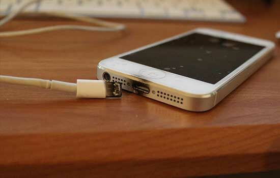 Bahaya! Jangan Lakukan Hal-Hal Sepele Ini pada Smartphone