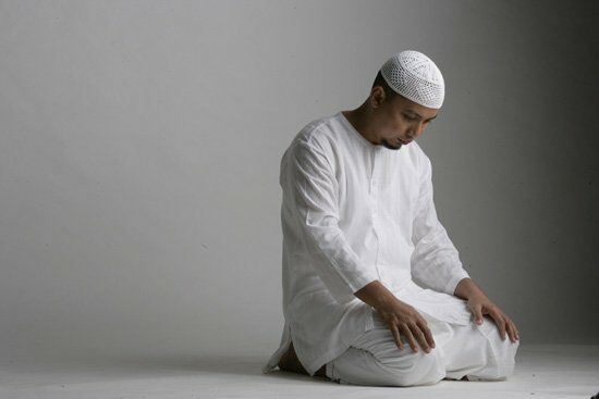 wajib tahu untuk yang sering menutup mata saat sholat