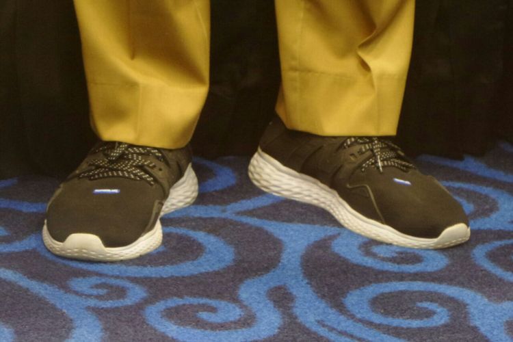 Sandiaga yang &quot;Ngantor&quot; Pakai Sepatu Lari dan Diskresi dari Anies...