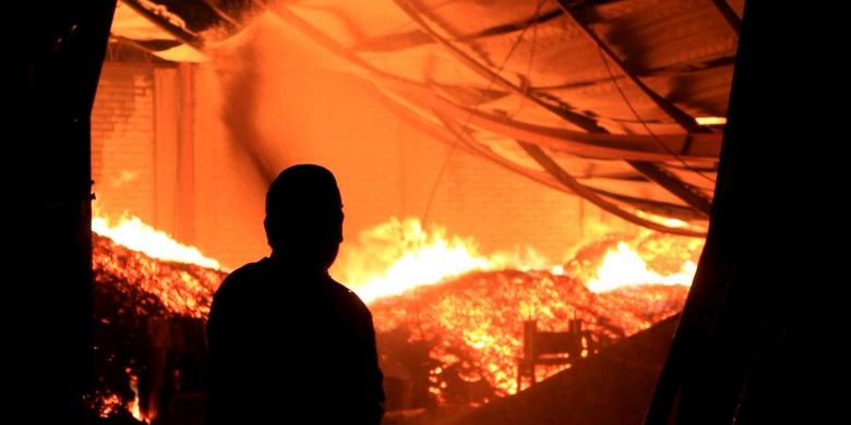 kios-bensin-eceran-terbakar-di-ambon-seorang-ibu-tewas
