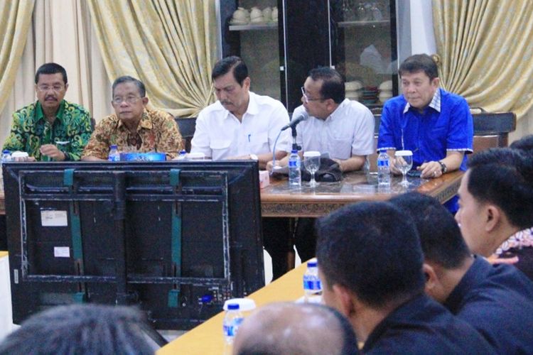 Tiga Menteri Ikut Rapat Persiapan &quot;Ngunduh Mantu&quot; Putri Presiden