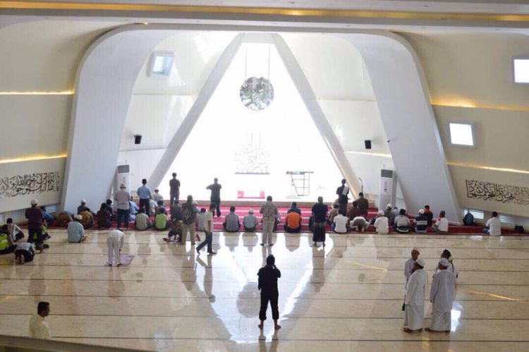 Masjid Terbesar se-&quot;Rest Area&quot; di Indonesia Resmi Beroperasi