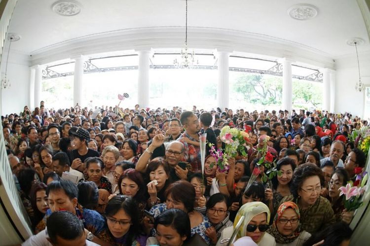 Membeludaknya Warga yang Ingin Temui Ahok di Balai Kota