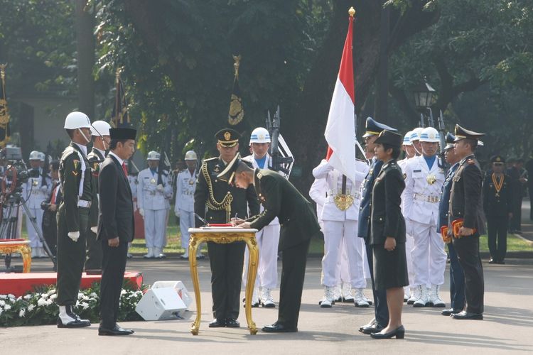 Perwira TNI-Polri Dilantik di Istana, Panglima Iri, Kapolri Terenyuh