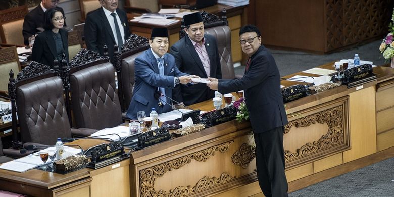 Lucunya Drama Rapat Paripurna Pengesahan UU Pemilu....