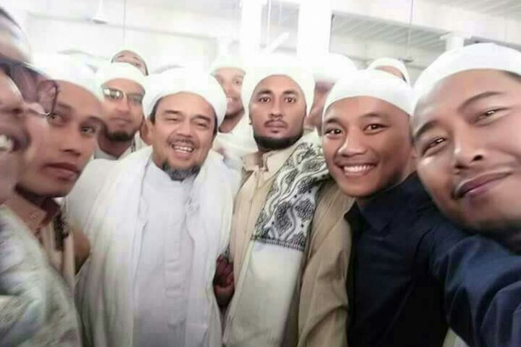 pengacara-dari-dulu-rizieq-siap-diperiksa-cuma