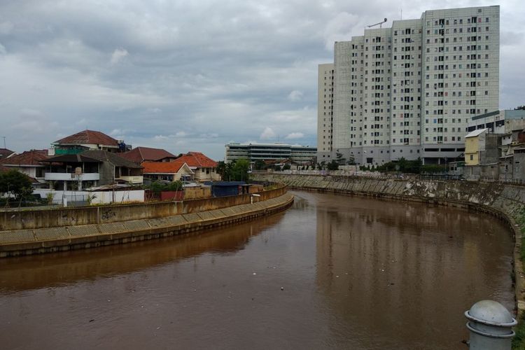 Anggap Normalisasi Berhasil, Warga Kampung Pulo Masih Khawatir