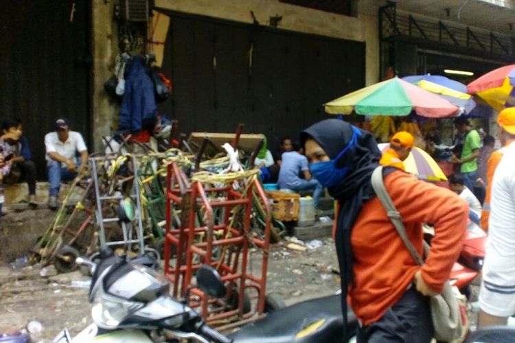 Lulung Sebut PKL Duduki Trotoar di Tanah Abang Hoaks, Ini Buktinya...
