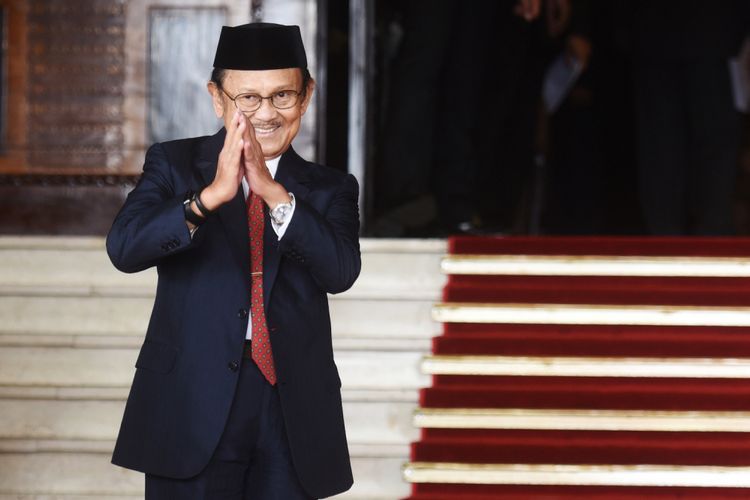 Habibie Angkat Bicara soal Penggalangan Dana untuk Pesawat R80