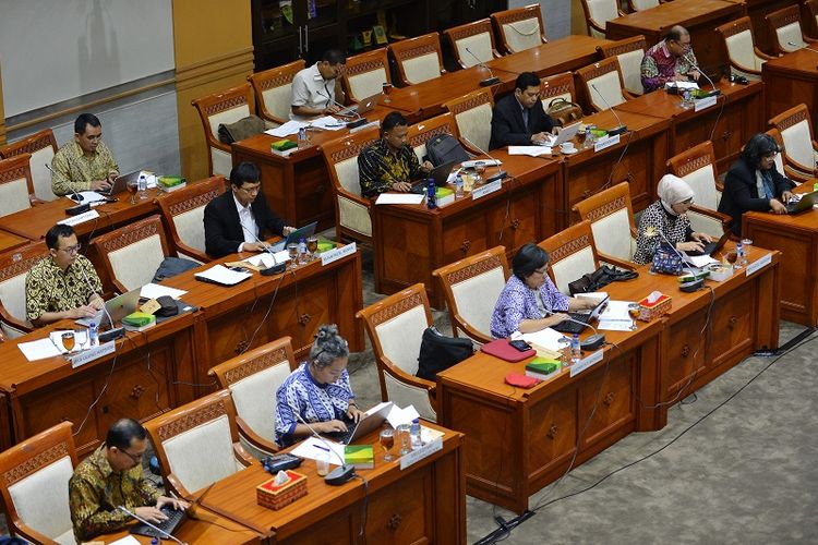 komisi-iii-dpr-sahkan-tujuh-komisioner-baru-komnas-ham