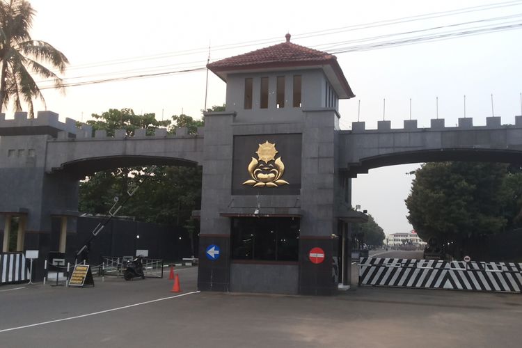 Bukan Hari Besuk, Pendukung yang Bawa Kado untuk Ahok Tak Boleh Masuk