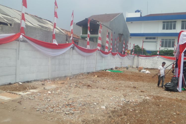 Warga Kayu Putih Pingsan Lihat Tembok Tutupi Depan Rumahnya