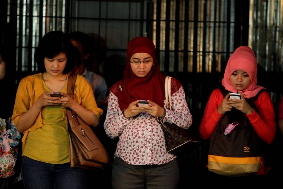 Generasi Pecandu Smartphone &#91;45 pict seger gan!!&#93;