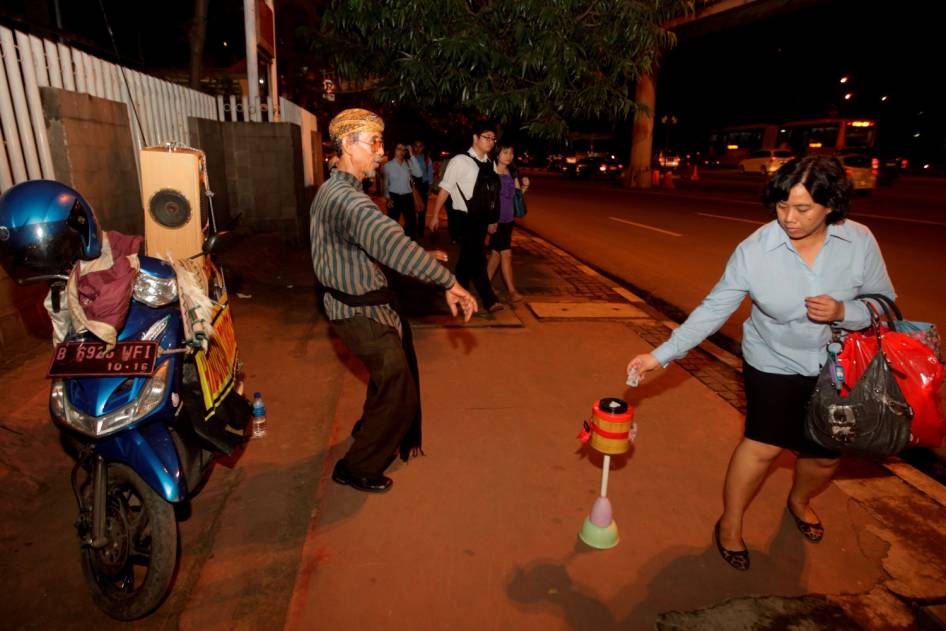 FOTO: Ini Trotoar Jakarta, Bung! (Potret Suram Trotoar Ibukota)