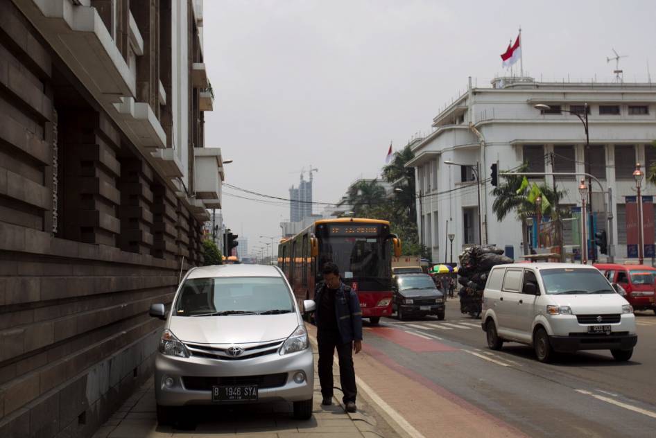 FOTO: Ini Trotoar Jakarta, Bung! (Potret Suram Trotoar Ibukota)