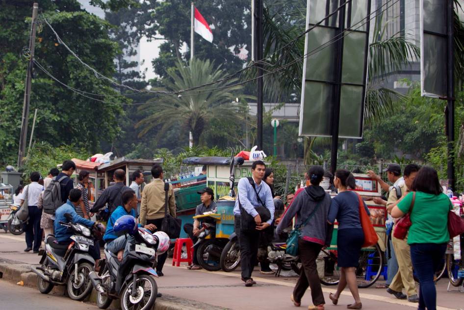 FOTO: Ini Trotoar Jakarta, Bung! (Potret Suram Trotoar Ibukota)