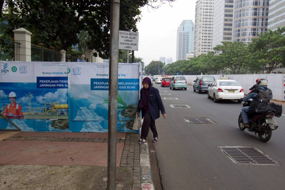 FOTO: Ini Trotoar Jakarta, Bung! (Potret Suram Trotoar Ibukota)