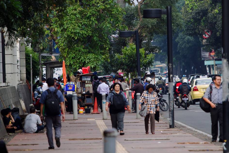 FOTO: Ini Trotoar Jakarta, Bung! (Potret Suram Trotoar Ibukota)