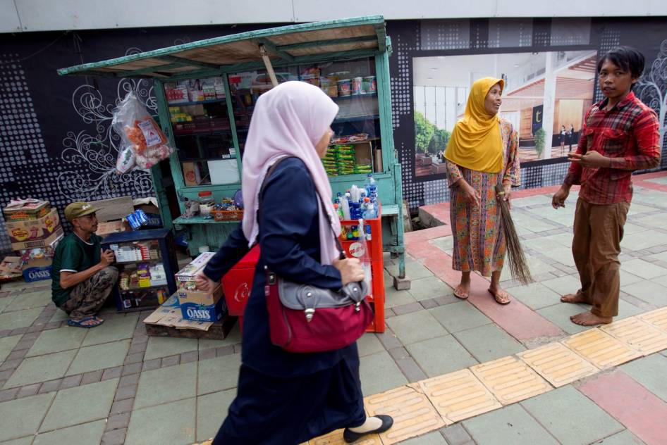 FOTO: Ini Trotoar Jakarta, Bung! (Potret Suram Trotoar Ibukota)