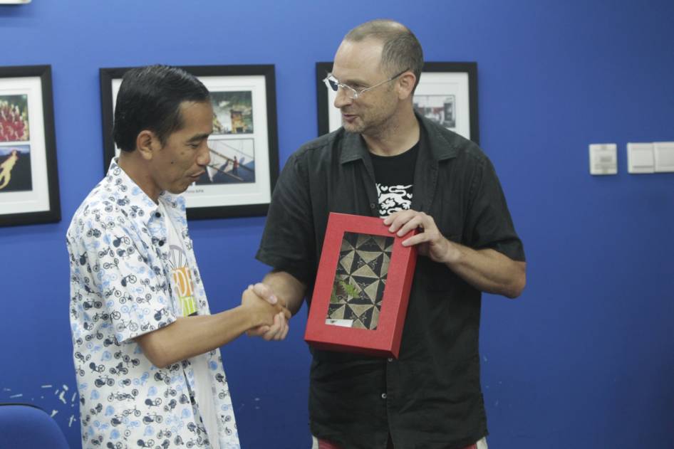 FOTO: Gowes Terjauh Jokowi, Lewat Macet dan Pasar
