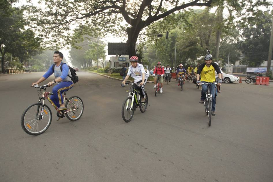 FOTO: Gowes Terjauh Jokowi, Lewat Macet dan Pasar