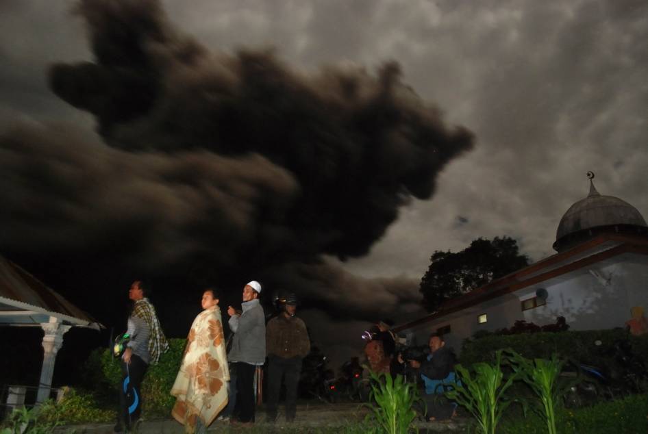 &#91;Duka Sinabung&#93; - Dahsyatnya aliran lava Gunung Sinabung ancam warga Karo