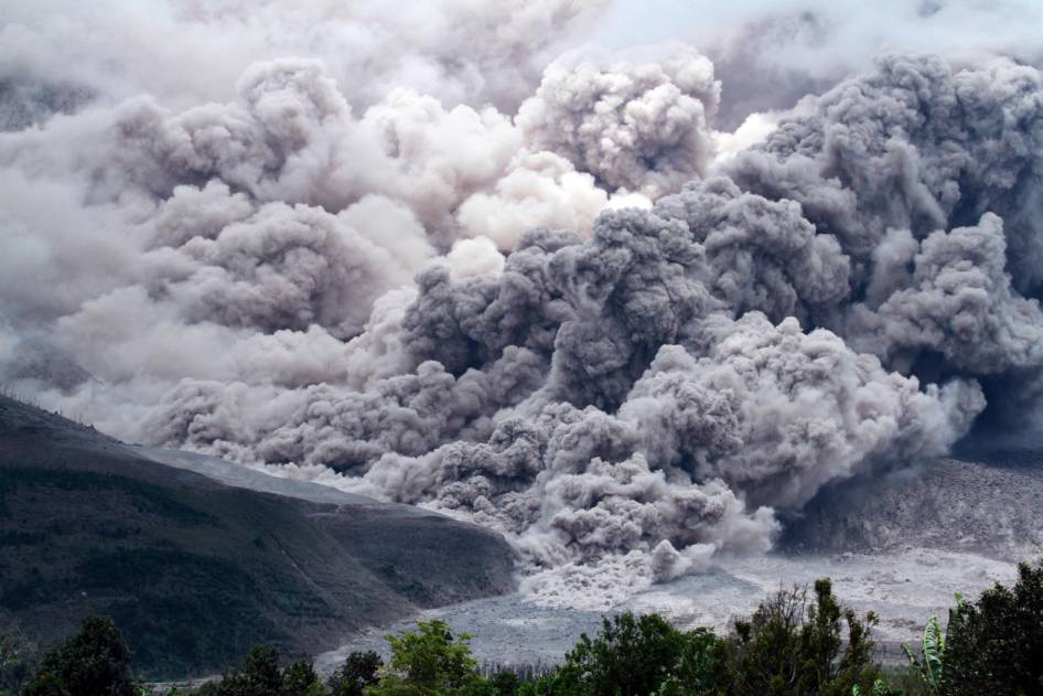 &#91;Duka Sinabung&#93; - Dahsyatnya aliran lava Gunung Sinabung ancam warga Karo