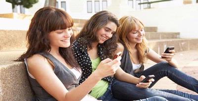 "Smartphone" Picu Pergaulan Bebas Remaja?