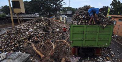 Sarana Angkutan Sampah Kurang Memadai