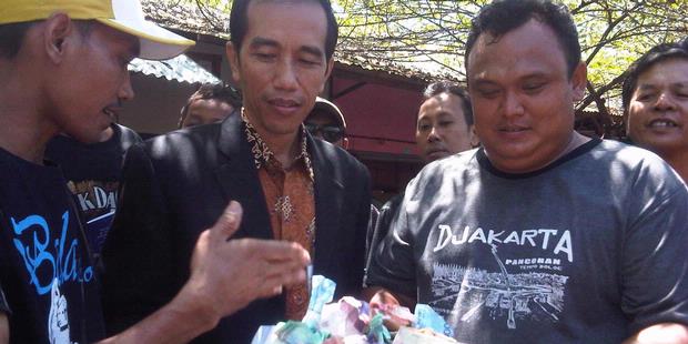 &#91;PIC&#93; Berasal dari Keluarga Kaya, Pencitraan 'sok miskin' Jokowi akhirnya Terbongkar!