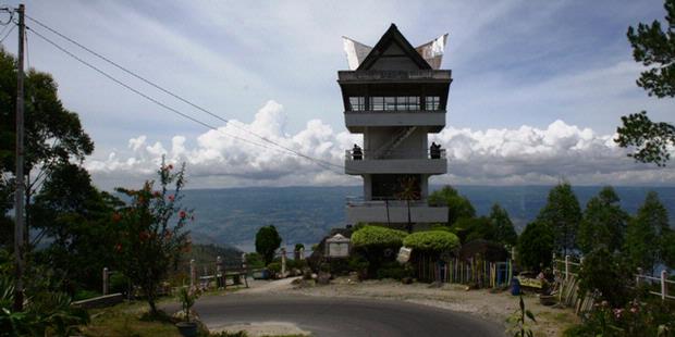 &#91;HOT&#93; Cantiknya Panorama Danau Toba dari Puncak Menara Tele