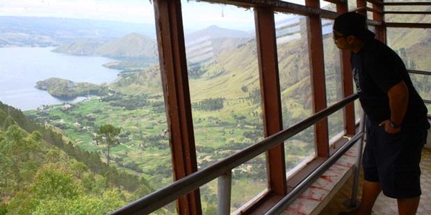 &#91;HOT&#93; Cantiknya Panorama Danau Toba dari Puncak Menara Tele