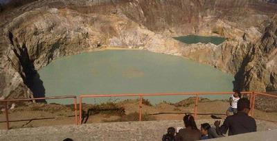 Pengunjung Danau Kelimutu Meningkat