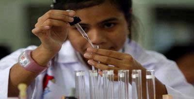 Peraih Nobel Tularkan Demam Sains