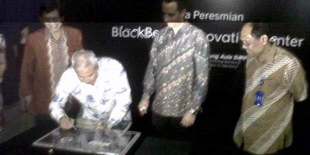 30 Mahasiswa ITB Terima Beasiswa dari BlackBerry