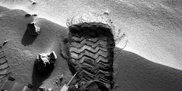 Curiosity Akan Menyekop Tanah Mars