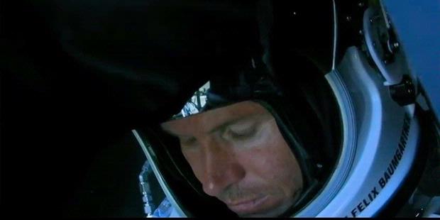 Terjun Bebas Menembus Dinding Suara