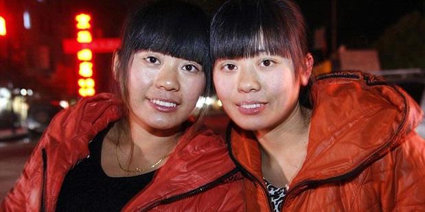 Kembar Baru bertemu setelah 20 Taun &#91;karena kebijakan 1 anak china&#93;