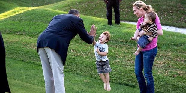 &#91;Galeri Foto&#93; Obama 'ditangkap' Spider-Man