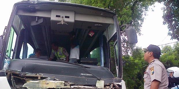 Kambing Nyeberang, Truk dan Bus Tabrakan Beruntun