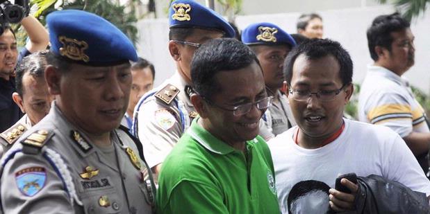&#91;Plat Kendaraan Palsu &quot;hanya&quot; aksesori&#93; Dahlan Iskan Bebas dari Jeratan Hukum, 