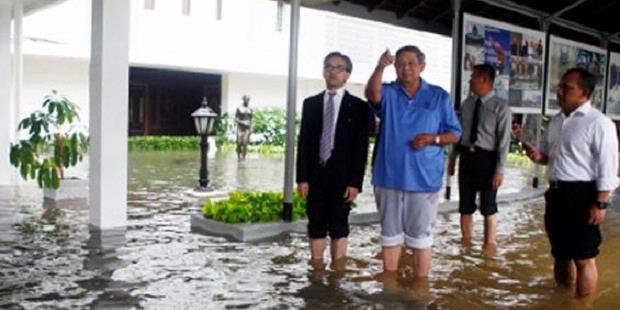 Akhirnya setelah puluhan tahun, ISTANA NEGARA kebanjiran `selutut` juga tahun ini