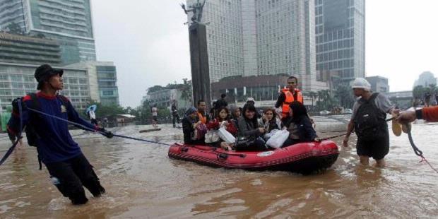 Lucu! Jakarta Banjir Lagi, Kini Ahok Salahkan Laut