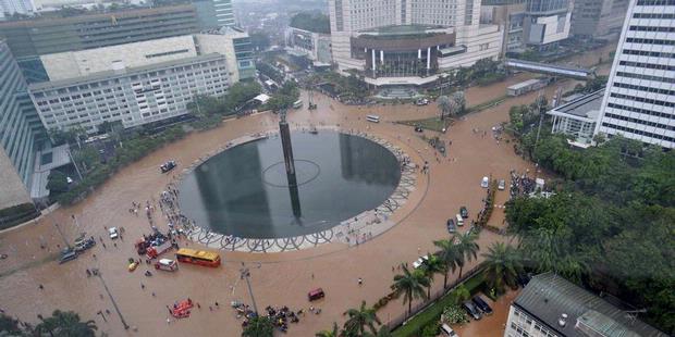 5-hal-hal-yang-bisa-didapatkan-dari-banjir-versi-tante-pispot